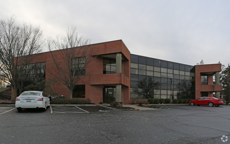 375 Thomas More Pky, Crestview Hills, KY for lease - Primary Photo - Image 1 of 4