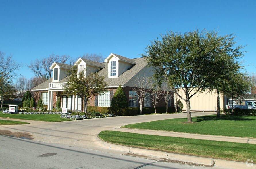 2607 Manor Way, Dallas, TX à louer - Photo du bâtiment - Image 2 de 3