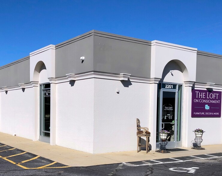 2221 N Center St, Hickory, NC for lease - Building Photo - Image 1 of 4