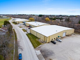 815-925 E Albert Dr, Manitowoc WI - Entrepôt