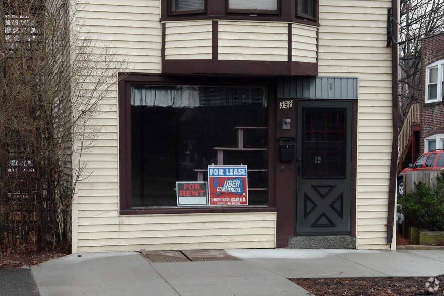 392 N Charlotte St, Pottstown, PA for lease - Building Photo - Image 2 of 5