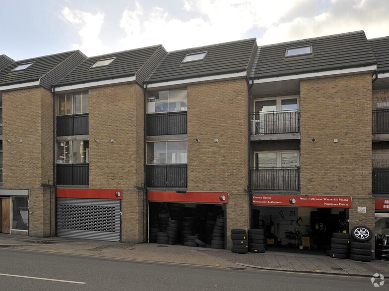 864 Garratt Ln, London for sale - Primary Photo - Image 1 of 2