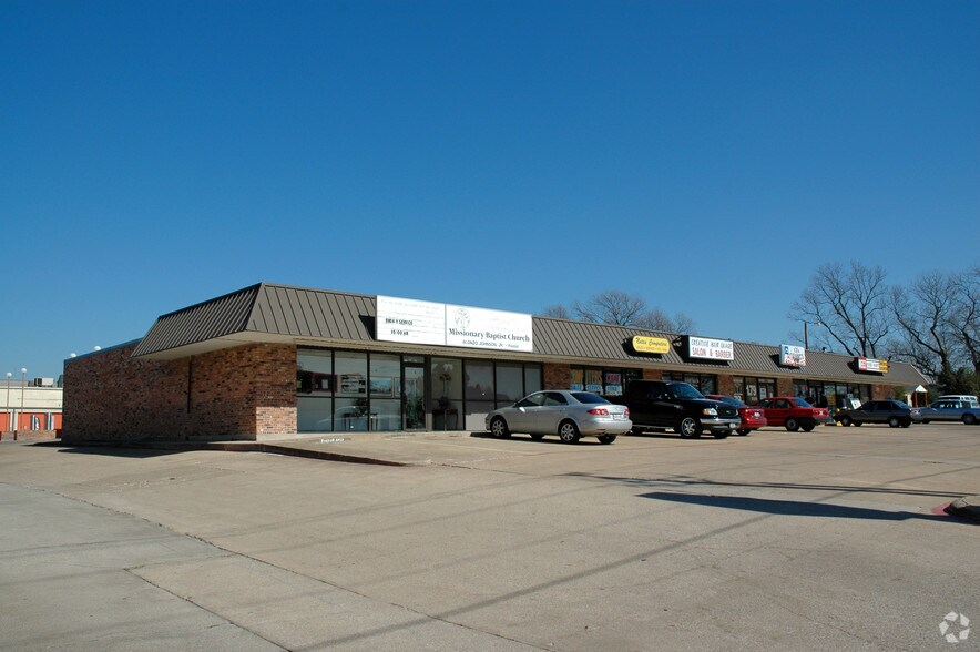 2307-2315 Guthrie Rd, Garland, TX à louer - Photo du bâtiment - Image 2 de 5