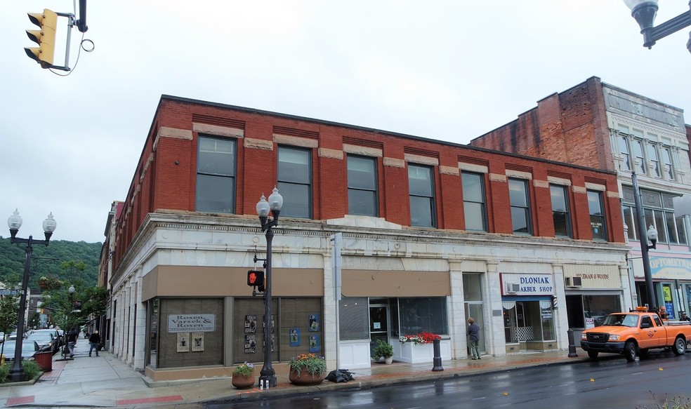 100-106 Center St, Oil City, PA à vendre - Photo principale - Image 1 de 1