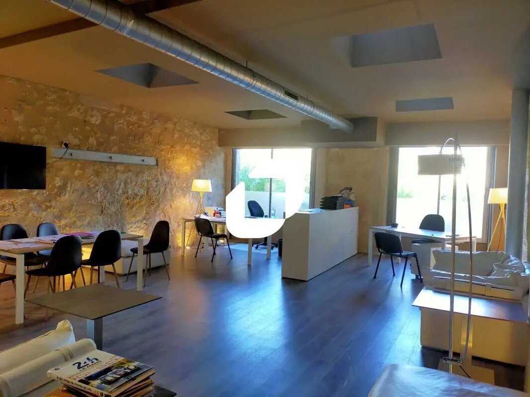 Retail in Bordeaux for sale Interior Photo- Image 1 of 5