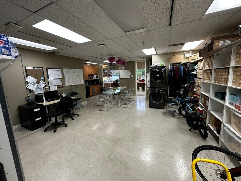 2609 Westview Dr, North Vancouver, BC for lease Interior Photo- Image 1 of 3