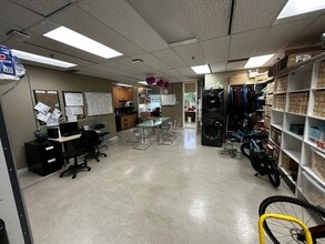 2609 Westview Dr, North Vancouver, BC for lease Interior Photo- Image 1 of 3