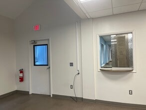 2101-2107 Klockner Rd, Trenton, NJ for lease Interior Photo- Image 2 of 7