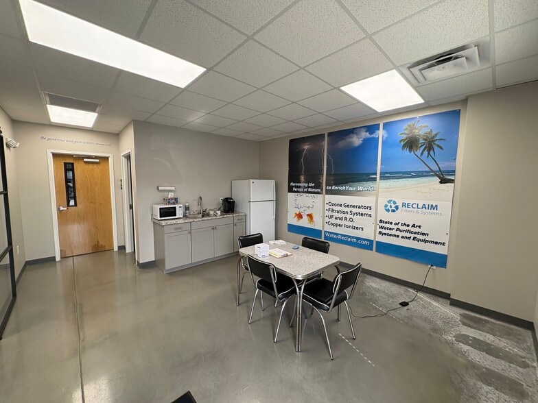 395-397 Park Ave, Youngsville, NC for lease - Interior Photo - Image 2 of 6