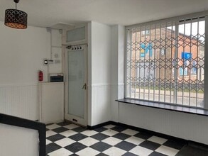 2A Buxton Rd, Bakewell for lease Interior Photo- Image 1 of 4