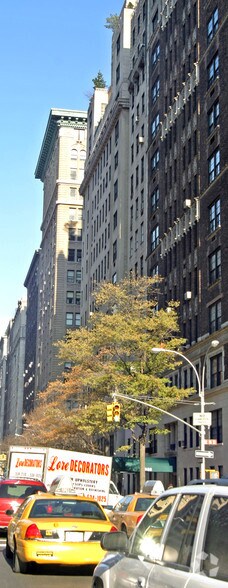 893-899 Park Ave, New York, NY for sale - Building Photo - Image 2 of 9