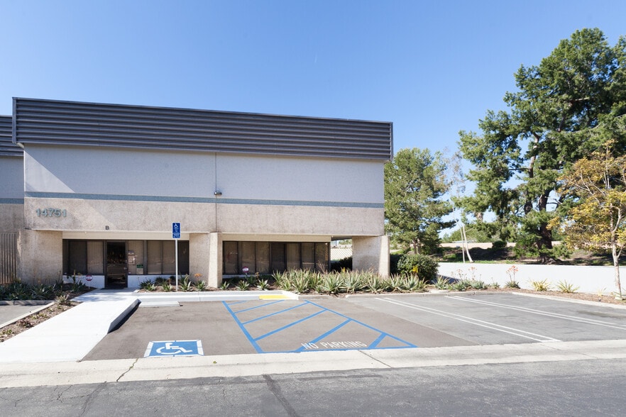 14731 Franklin Ave, Tustin, CA à louer - Photo du bâtiment - Image 2 de 3