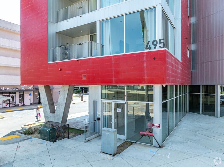 495 N Promenade, Long Beach, CA à louer - Photo du bâtiment - Image 3 de 6