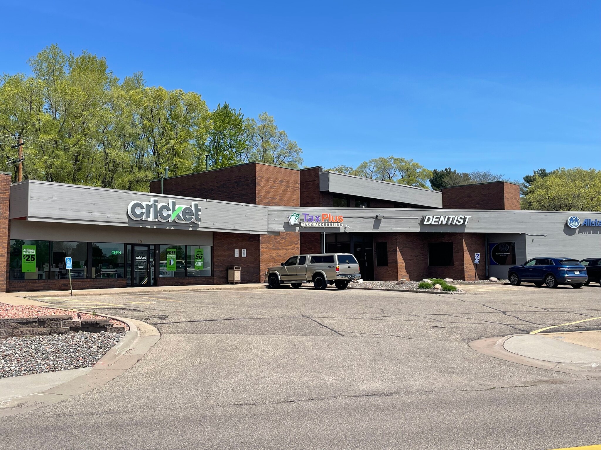 601-609 County Road 10 NE, Blaine, MN for lease Building Photo- Image 1 of 6