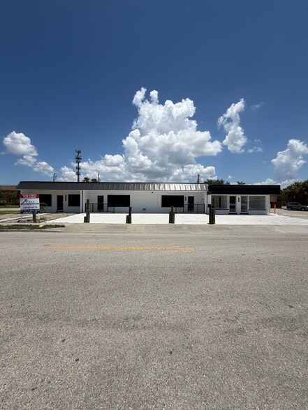 837-843 Miramar St, Cape Coral, FL for sale - Building Photo - Image 3 of 5