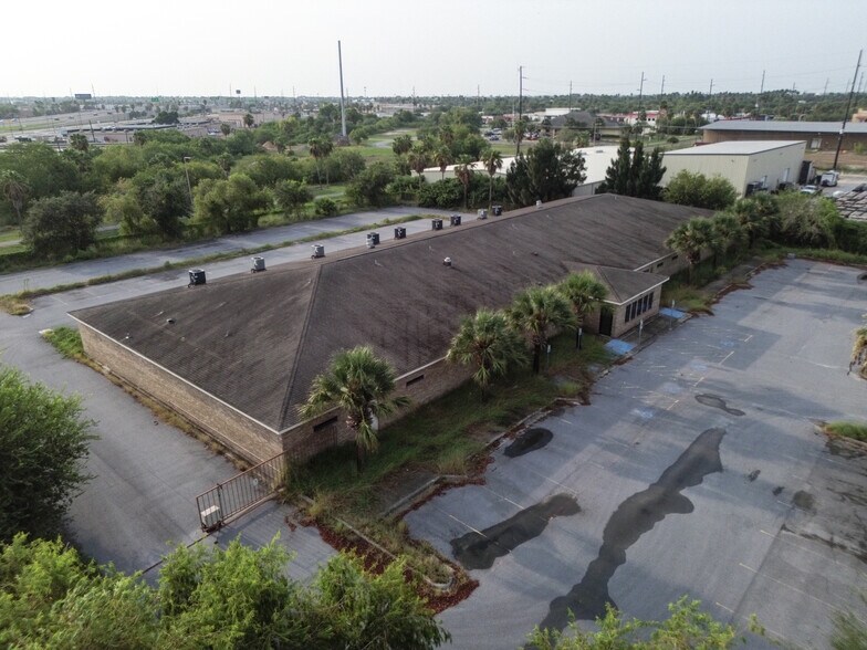 1060 MacKintosh Dr, Brownsville, TX à vendre - Photo du bâtiment - Image 3 de 24