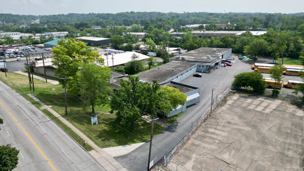 7820 Reading Rd, Cincinnati, OH à louer - Photo du bâtiment - Image 3 de 22