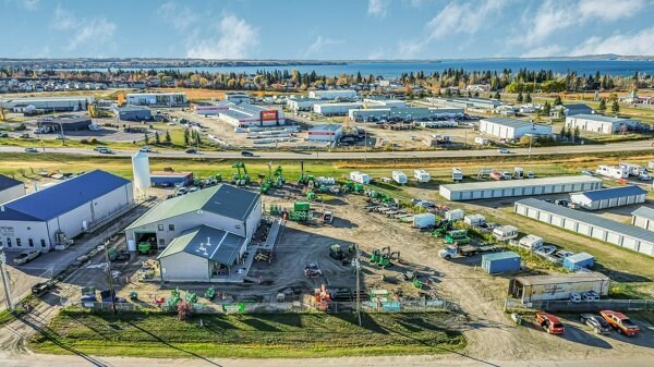 30 Industrial Dr, Sylvan Lake, AB à louer - Photo du bâtiment - Image 1 de 41
