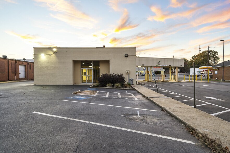 704 N Cannon Blvd, Kannapolis, NC à vendre - Photo du bâtiment - Image 3 de 21