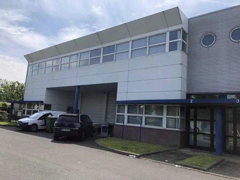 Office in Bondy for lease - Building Photo - Image 1 of 8