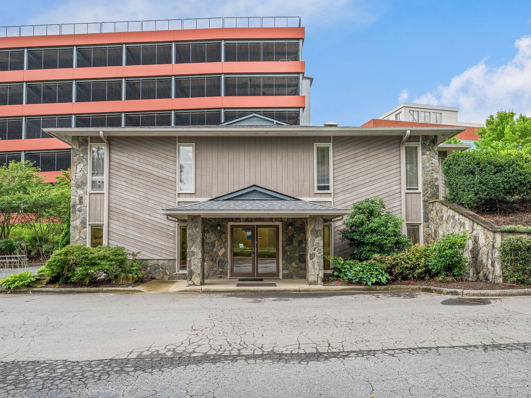 6 Brooklet St, Asheville, NC for lease Building Photo- Image 1 of 33