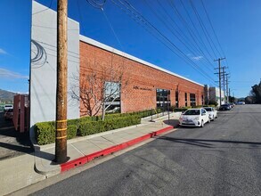 2420-2424 Ontario St, Burbank, CA for lease Building Photo- Image 1 of 12