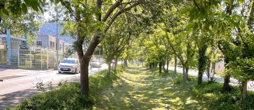 Industrial in Gémenos for lease - Building Photo - Image 2 of 3