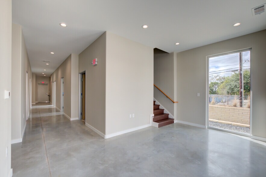 1600 Dungan Ln, Austin, TX à louer - Photo du bâtiment - Image 2 de 20