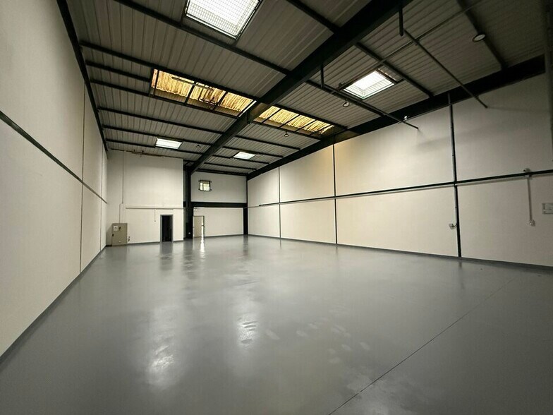 Industrial in Villepinte for lease - Building Photo - Image 2 of 8