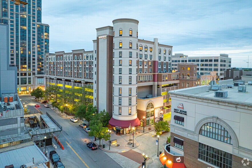 33 LeCount Pl, New Rochelle, NY à louer - Photo du bâtiment - Image 3 de 6