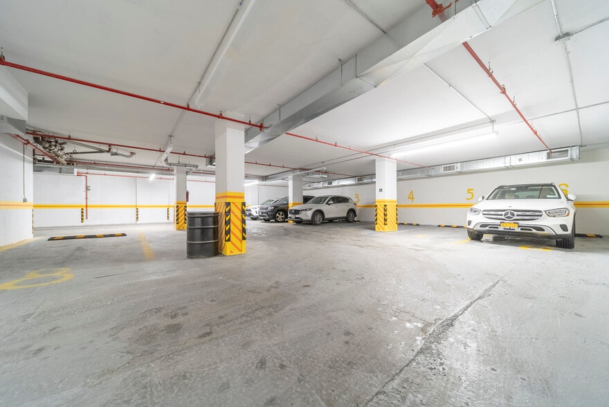 124-28 Queens Blvd, Kew Gardens, NY à louer - Photo intérieure - Image 2 de 2