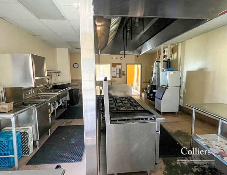 200 Wise Ferry Rd, Lexington, SC for sale - Interior Photo - Image 2 of 6