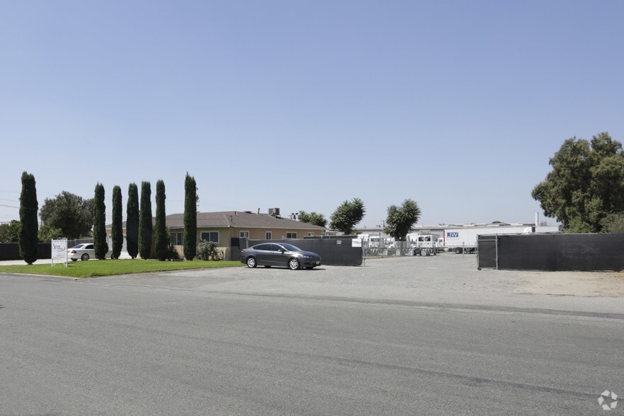 8676 Live Oak Ave, Fontana, CA for lease - Building Photo - Image 3 of 7