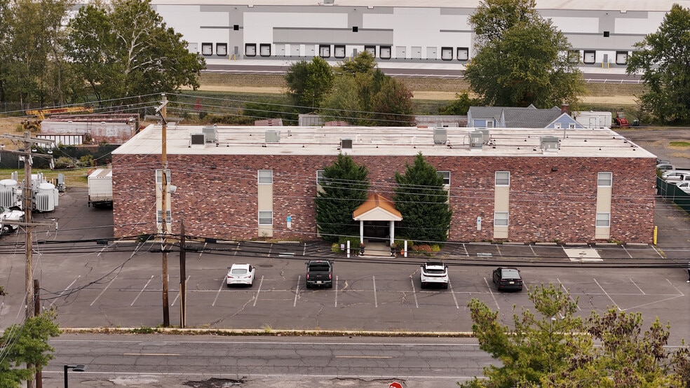 1380 S Pennsylvania Ave, Morrisville, PA à vendre - Photo du bâtiment - Image 2 de 13