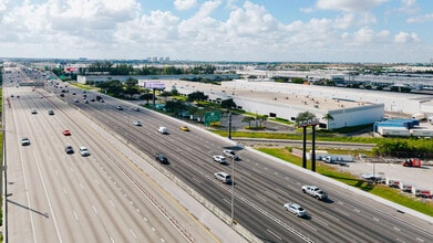 7800-7890 NW 80th St, Miami, FL à louer Photo intérieure- Image 1 de 2