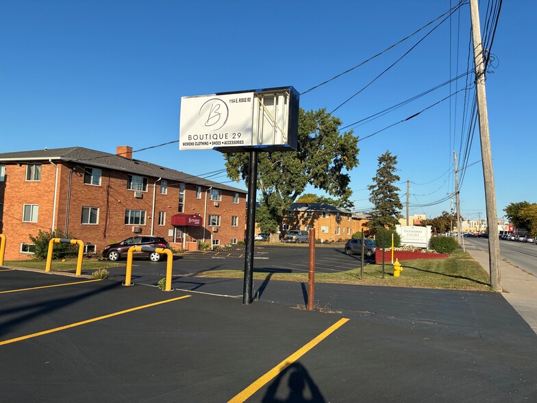 1164 E Ridge Rd, Rochester, NY for lease - Building Photo - Image 2 of 21