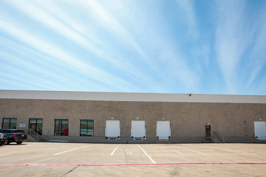 2130-2160 French Settlement Rd, Dallas, TX à louer - Photo du bâtiment - Image 3 de 12