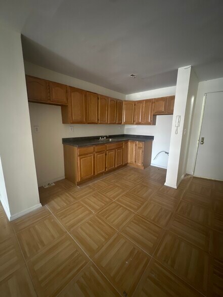 6910 Avenue U, Brooklyn, NY à louer - Photo intérieure - Image 3 de 22