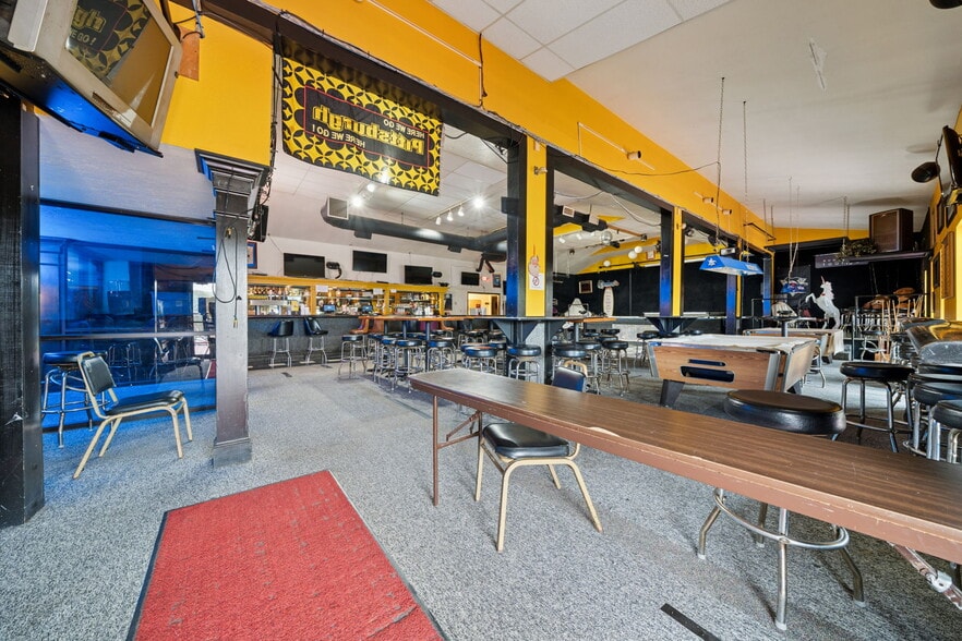 951 Old Frankstown Rd, Pittsburgh, PA for sale - Building Photo - Image 3 of 24