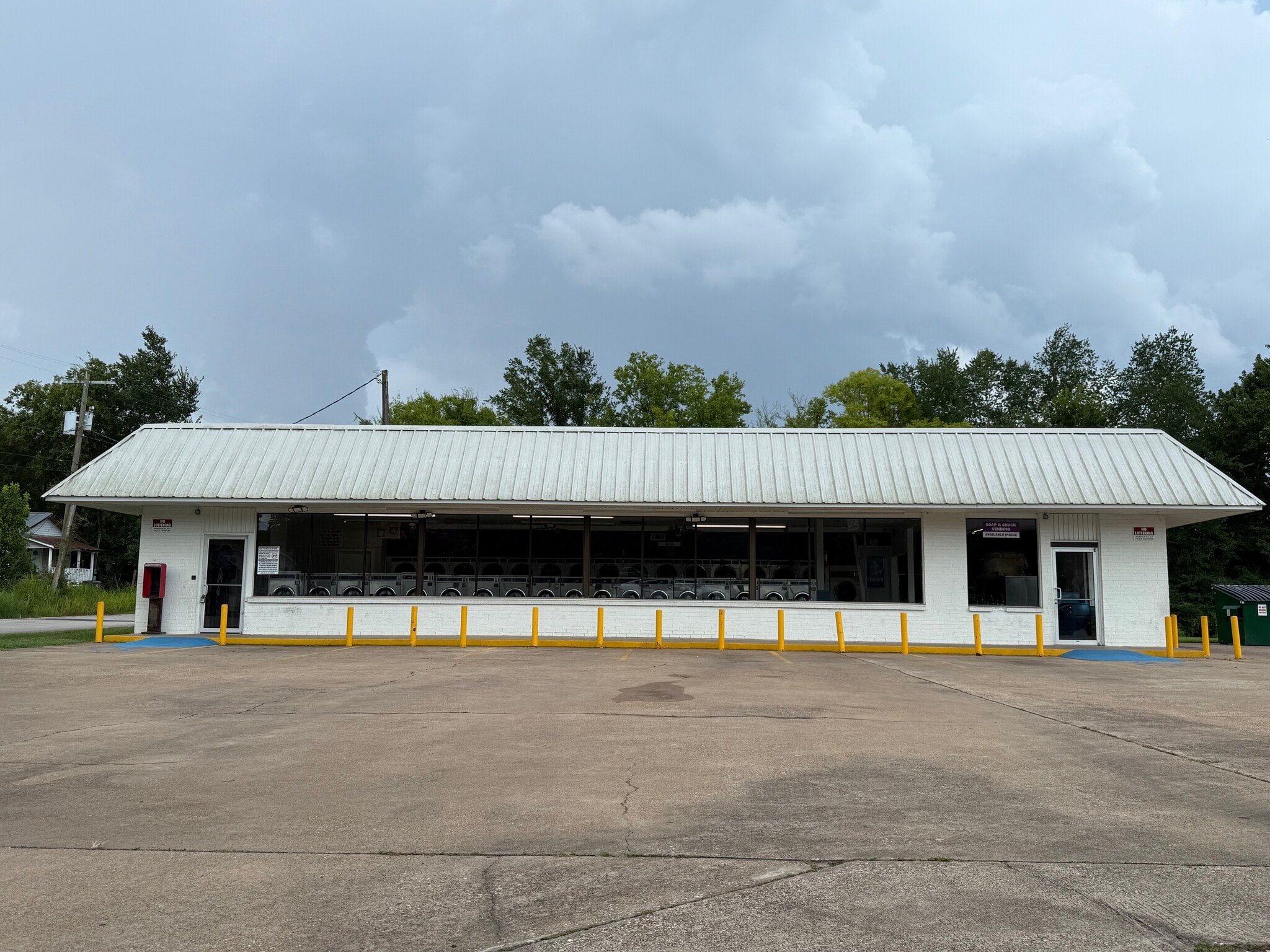 Texas Laundry Basket LLC portfolio of 3 properties for sale on LoopNet.ca Building Photo- Image 1 of 36