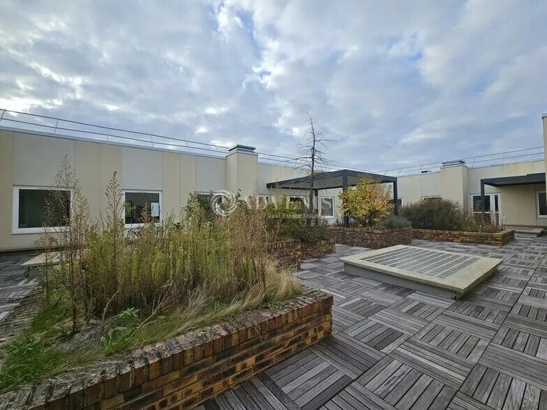 Flex in Gennevilliers for lease - Building Photo - Image 2 of 2