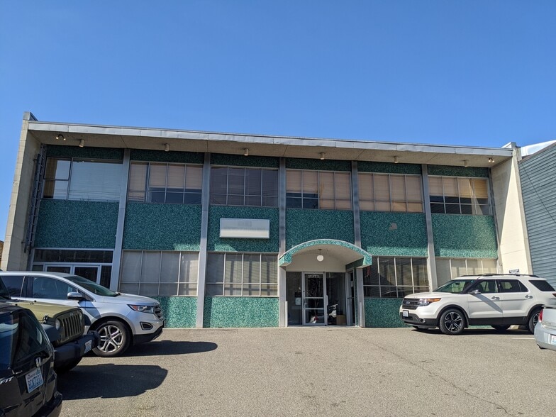 2371 Eastlake Ave E, Seattle, WA for lease - Building Photo - Image 3 of 3