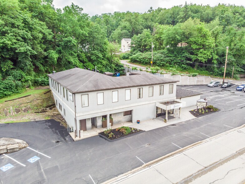 1617 Banksville Rd, Pittsburgh, PA à louer - Photo du bâtiment - Image 1 de 24