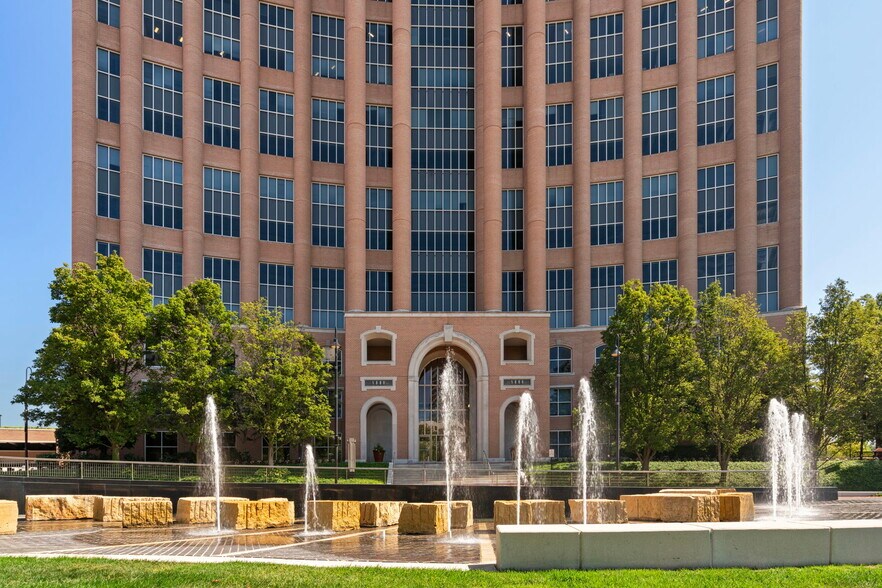 8000 Towers Crescent Dr, Vienna, VA à louer - Photo du bâtiment - Image 2 de 35