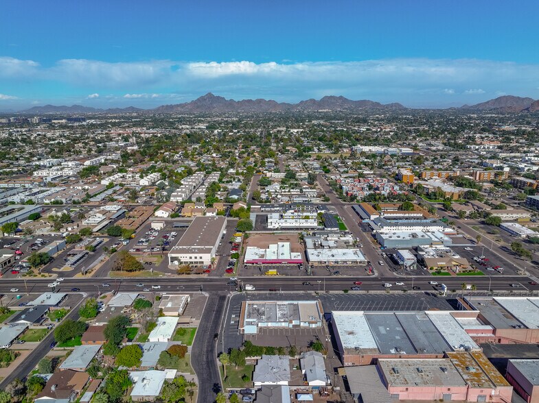 3402 E Thomas Rd, Phoenix, AZ à vendre - Photo du bâtiment - Image 3 de 7