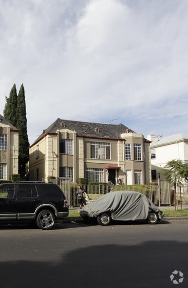 221-225 1/2 S Kenmore Ave, Los Angeles, CA for sale - Building Photo - Image 2 of 6