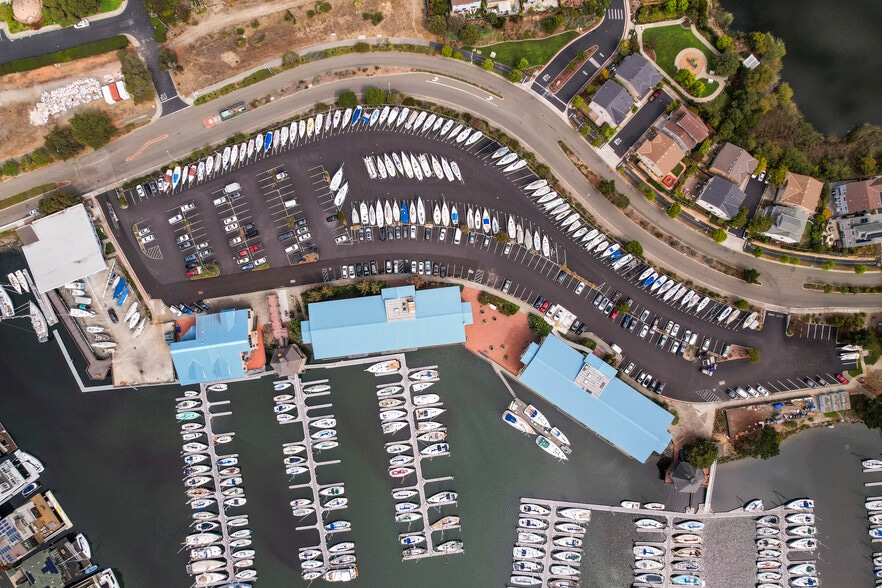 1160 Brickyard Cove Rd, Richmond, CA for lease - Building Photo - Image 3 of 16