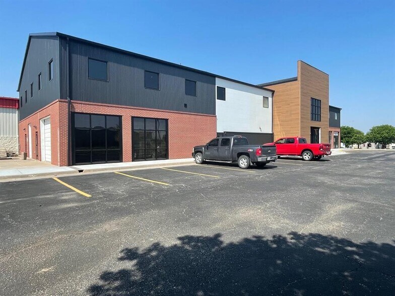 221 W 44th St, Kearney, NE à louer - Photo du bâtiment - Image 3 de 8