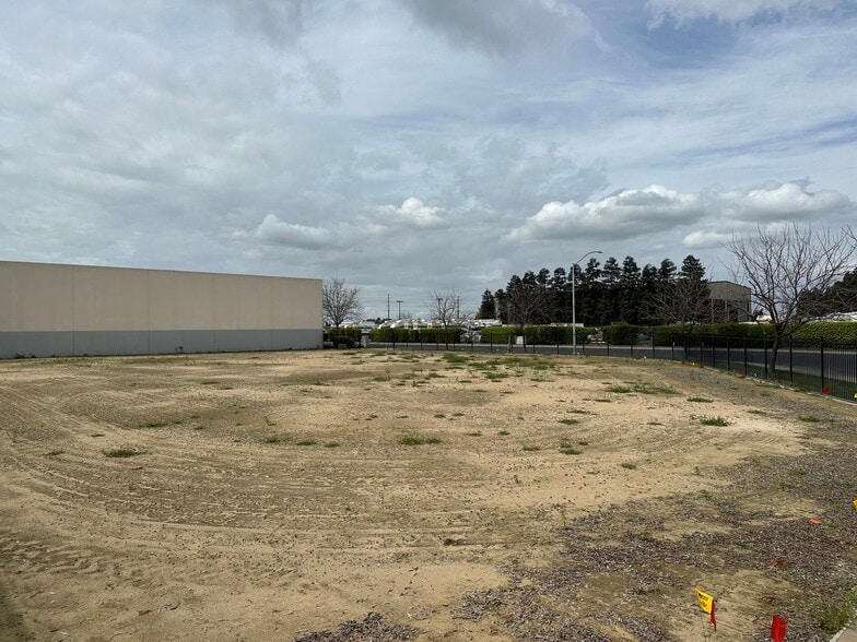 1305 Venture Ln, Turlock, CA for lease - Building Photo - Image 2 of 4