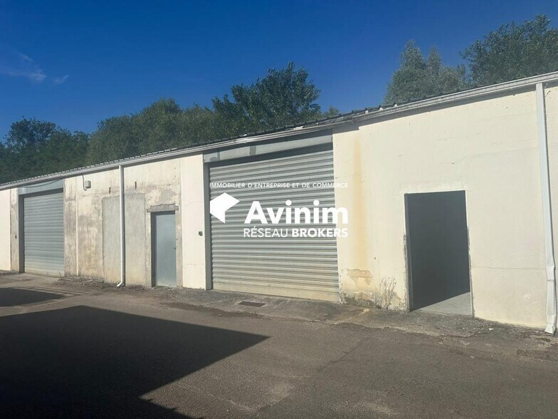 Industrial in Aulnay-sur-Mauldre for sale - Building Photo - Image 1 of 4